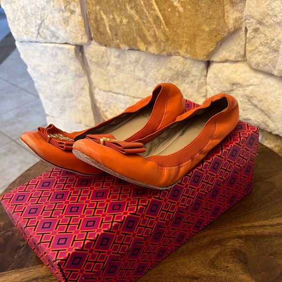 Tory Burch Orange Sedgwick Flats - Picture 2 of 3